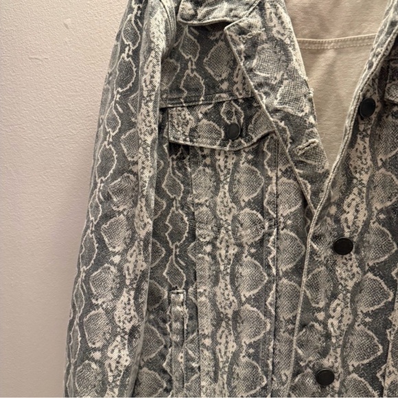 BLANKNYC Snake-Print Jean Jacket in Gray and White - Picture 3 of 5